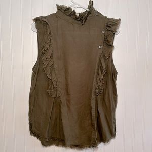 Women’s cute fashion top size medium